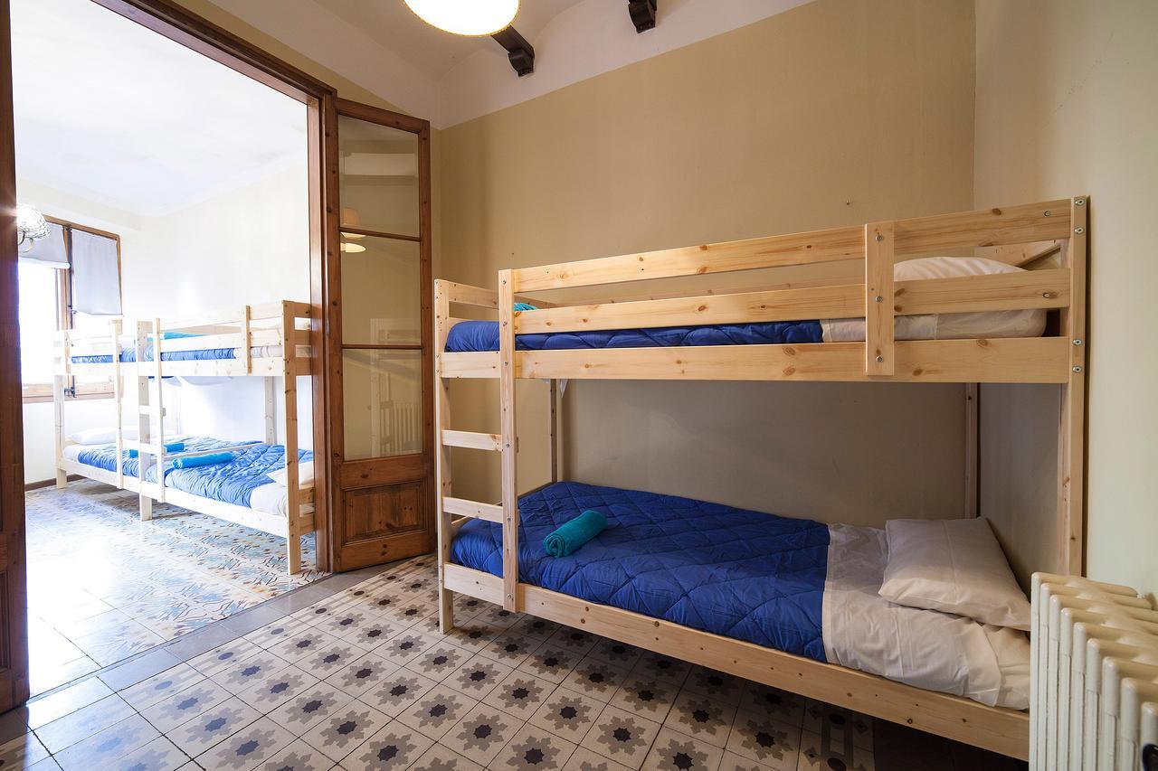 Bed In Girona Bed & Breakfast Exterior foto