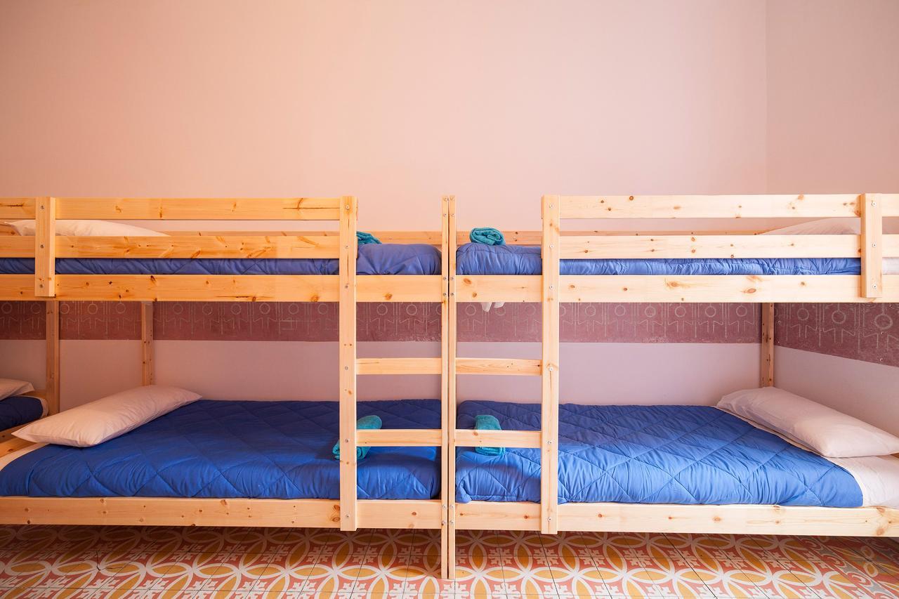 Bed In Girona Bed & Breakfast Exterior foto