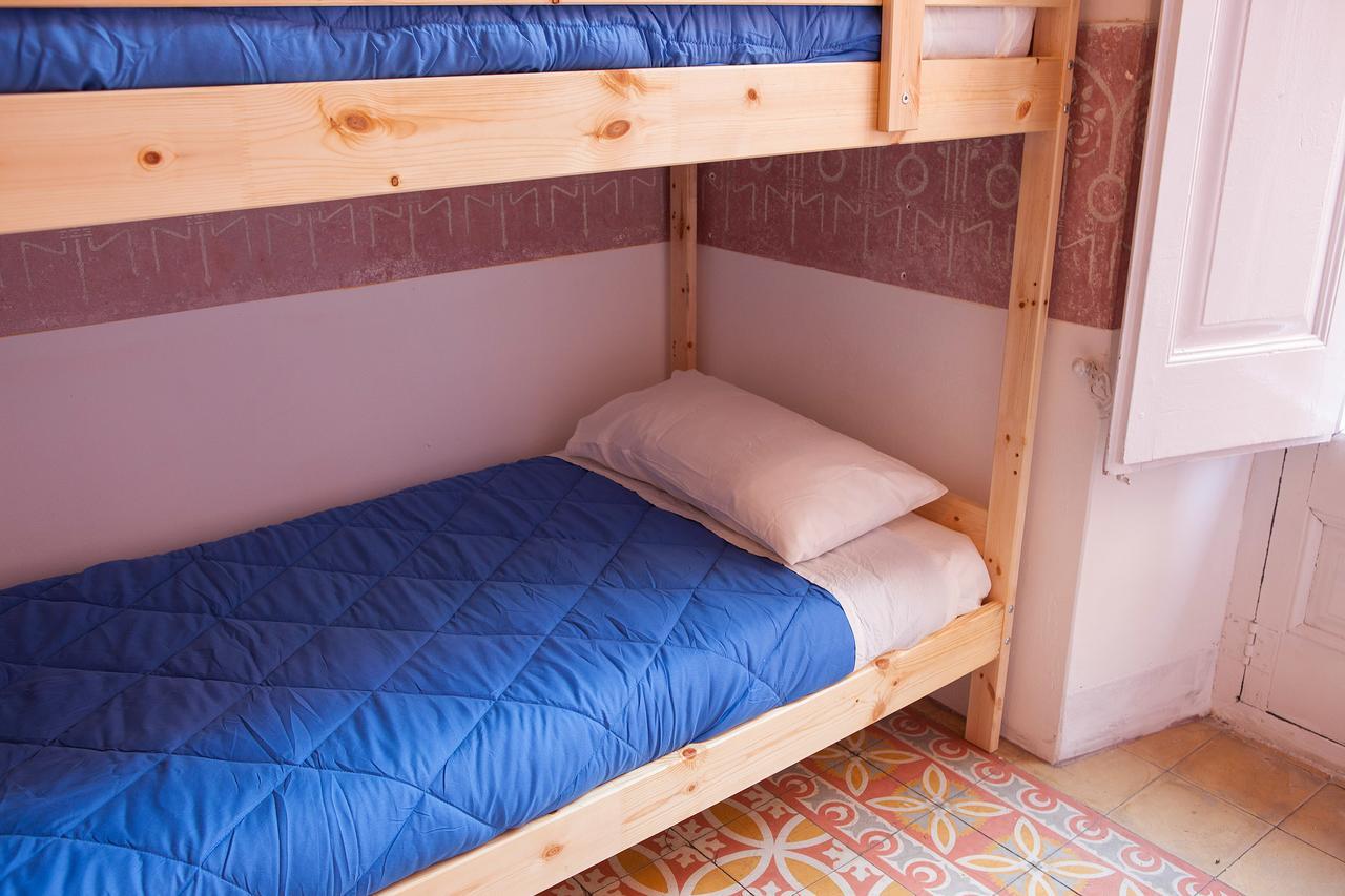 Bed In Girona Bed & Breakfast Exterior foto